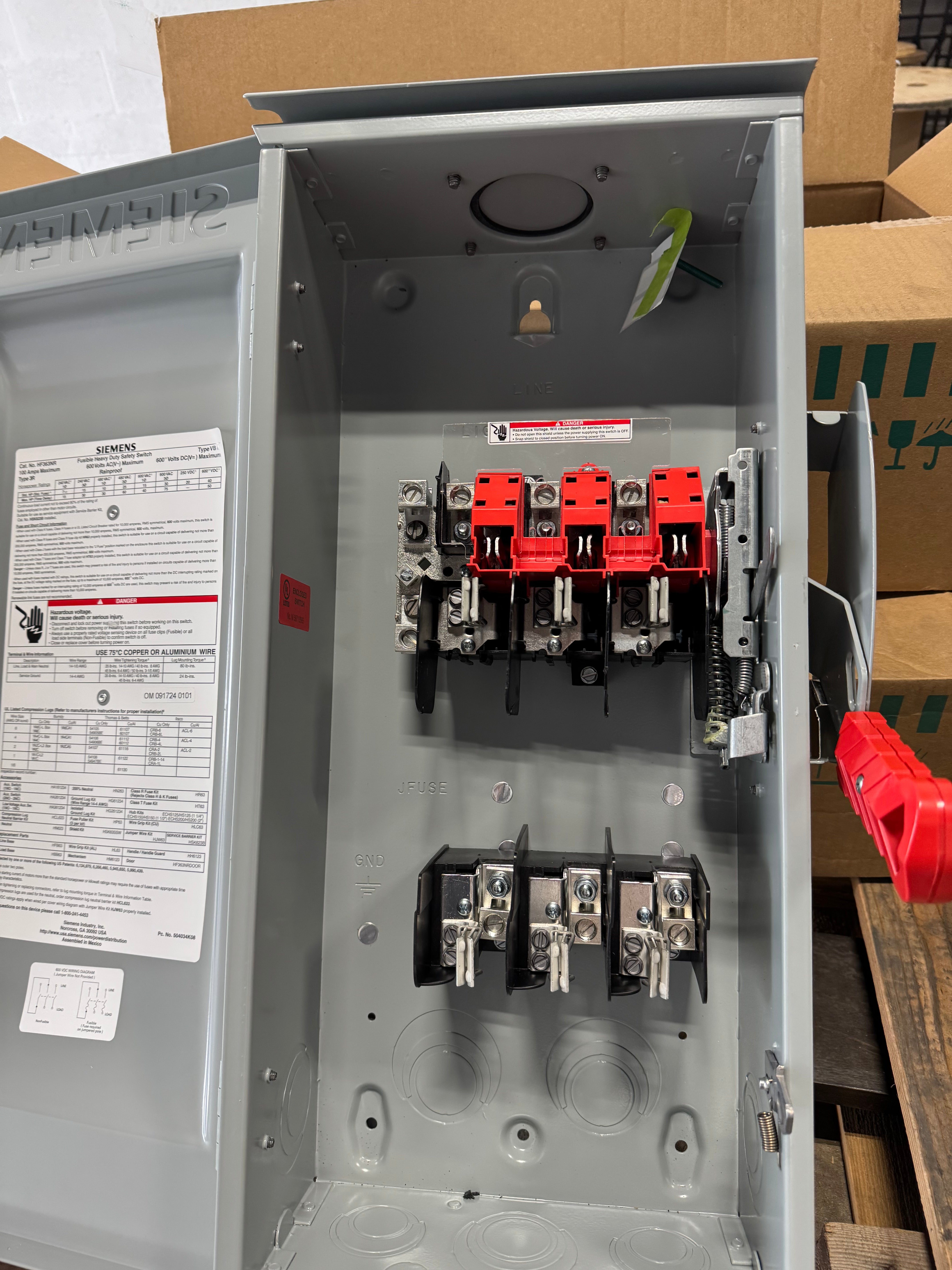 Fused hf363nr 3p 600v 100Amp sfty sw