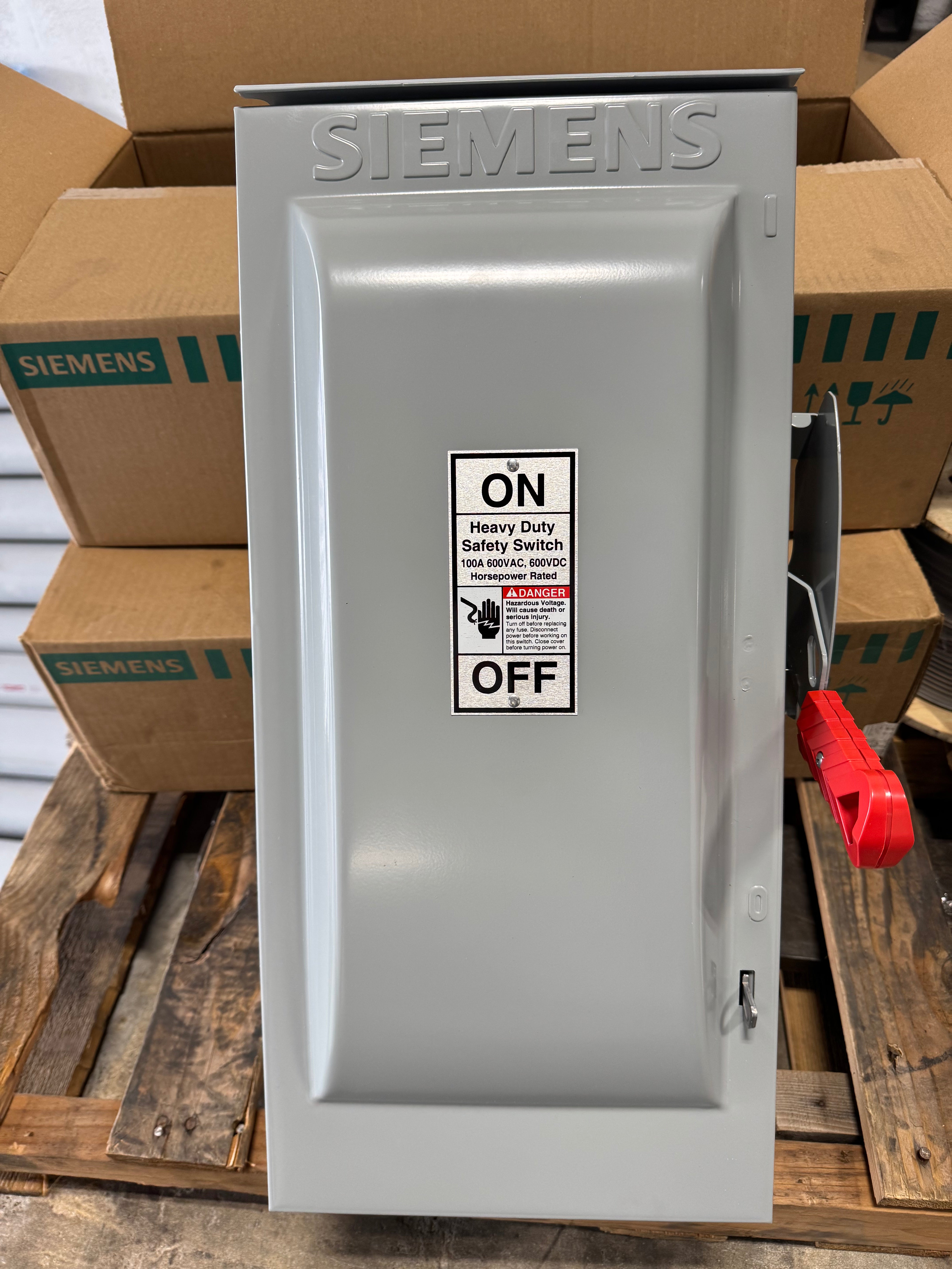 Fused hf363nr 3p 600v 100Amp sfty sw