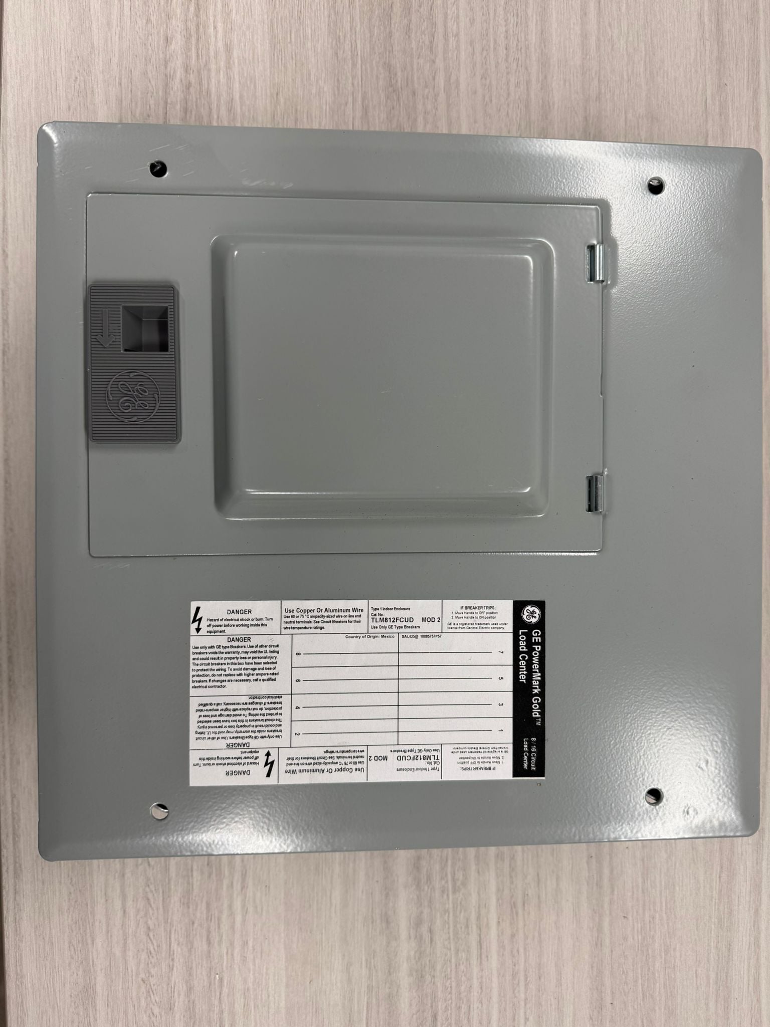 Panel GE 8 Spaces 16 Circuits